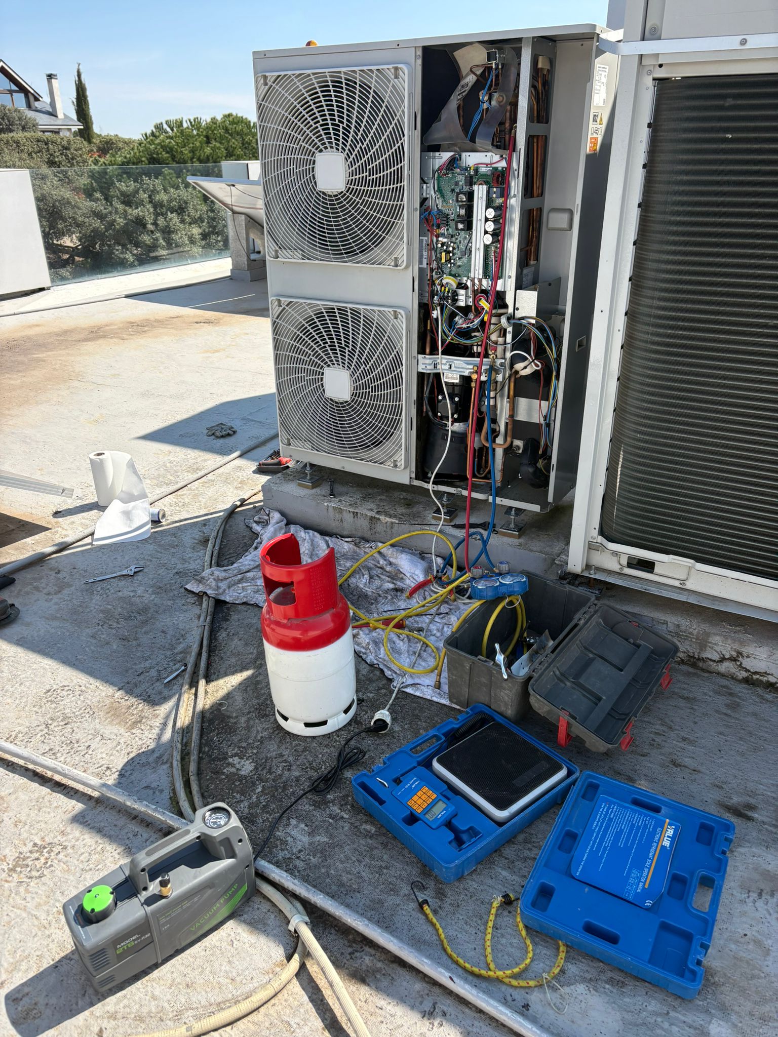 Sustitución de compresor Daikin | servicio técnico Daikin en Madrid